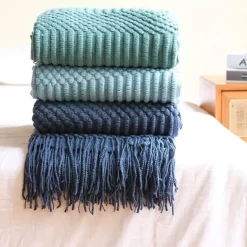 Gemütliche nordische Überwurfdecke – Quastenschal für Bettsofa