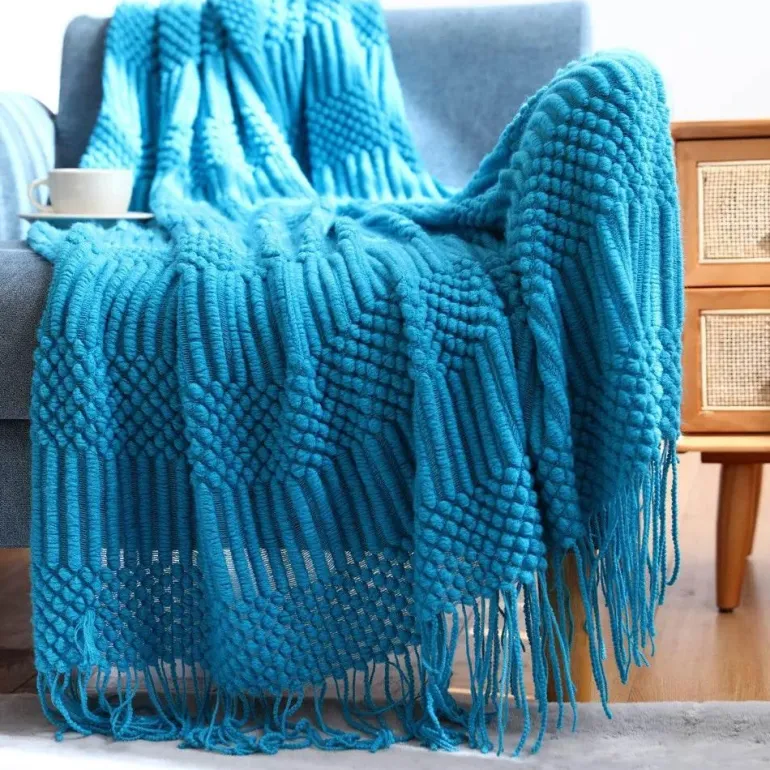 Gemütliche nordische Überwurfdecke – Quastenschal für Bettsofa