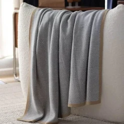 Gemütliche nordische Strickdecke – stilvoller Sofaüberwurf für die Heimdekoration