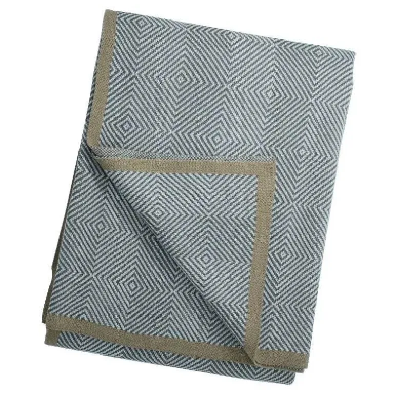 Gemütliche nordische Strickdecke – stilvoller Sofaüberwurf für die Heimdekoration