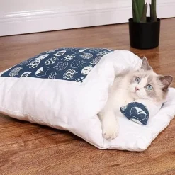 Gemütliches japanisches Katzenbett – entzückender Schlafplatz für Haustiere