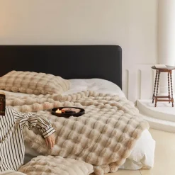 Genevieve Pelz-Überwurfdecke – weiche, gemütliche Dekodecke