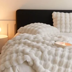 Genevieve Pelz-Überwurfdecke – weiche, gemütliche Dekodecke