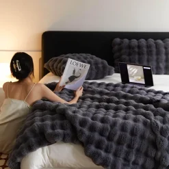 Genevieve Pelz-Überwurfdecke – weiche, gemütliche Dekodecke