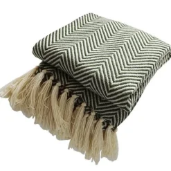 Geometrische Strickdecke – weiches, gemütliches Dekor