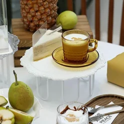 Geometrischer Tortenständer – Kreative Dessertpräsentation