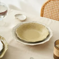 Geprägter Suppenteller aus Keramik – Essgeschirr im französischen Stil