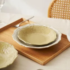 Geprägter Suppenteller aus Keramik – Essgeschirr im französischen Stil