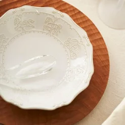 Geprägter Suppenteller aus Keramik – Essgeschirr im französischen Stil