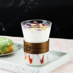 Geripptes Whiskyglas mit Holzhülle – 300 ml, hitzebeständige Kaffeetasse