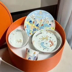 Geschirrset aus Bone China für Kinder – Teller, Schüsseln, Geschenk für die Kleinen