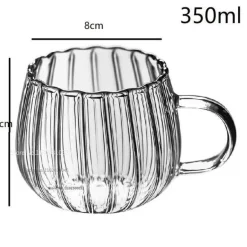 Gestreifter Kaffeebecher aus Glas – hitzebeständiges Trinkgeschirr mit Henkel