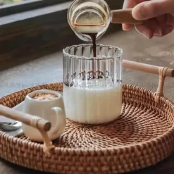 Gestreiftes Trinkgeschirr-Set – Kaffee-, Wein-, Wasser- und Milchgläser