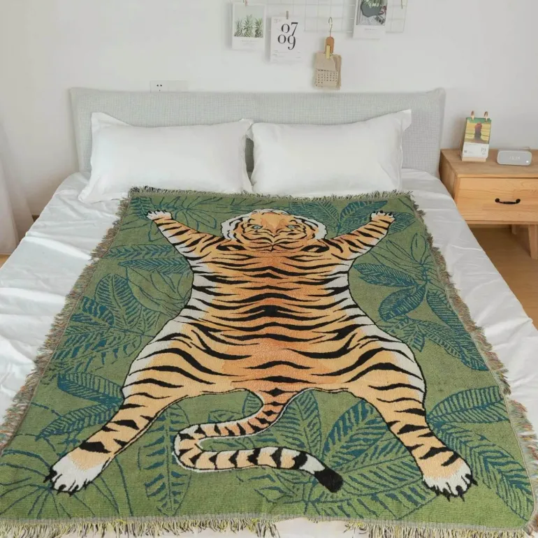 Gestrickte Gobelindecke – Leichte, luxuriöse Dekodecke für das Wohnzimmer im Freien