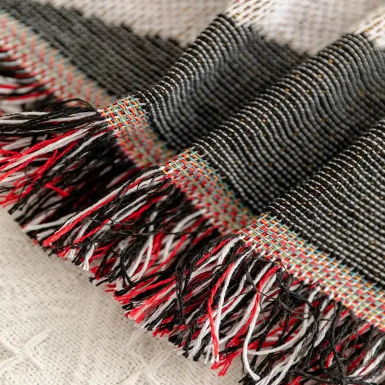 Gestrickte Gobelindecke – Leichte, luxuriöse Dekodecke für das Wohnzimmer im Freien