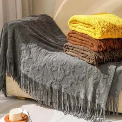 Gestrickte Sofadecke – gemütlicher, einfarbiger Überwurf für Zuhause und unterwegs