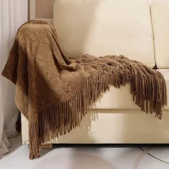 Gestrickte Sofadecke – gemütlicher, einfarbiger Überwurf für Zuhause und unterwegs