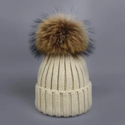 Gestricktes Pelzmütze- und Schal-Set – kuschelige Winteraccessoires