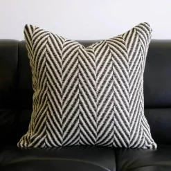 Gewebte Kissenbezüge aus Wolle zum Häkeln - Schwarz-Weiß-Wohndekor