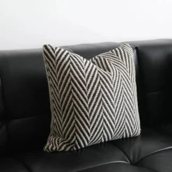 Gewebte Kissenbezüge aus Wolle zum Häkeln - Schwarz-Weiß-Wohndekor