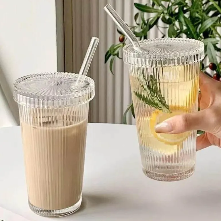 Glasbecher mit japanischem Streifenmuster und Strohhalm – ideal für Kaffee, Tee und Geschenke