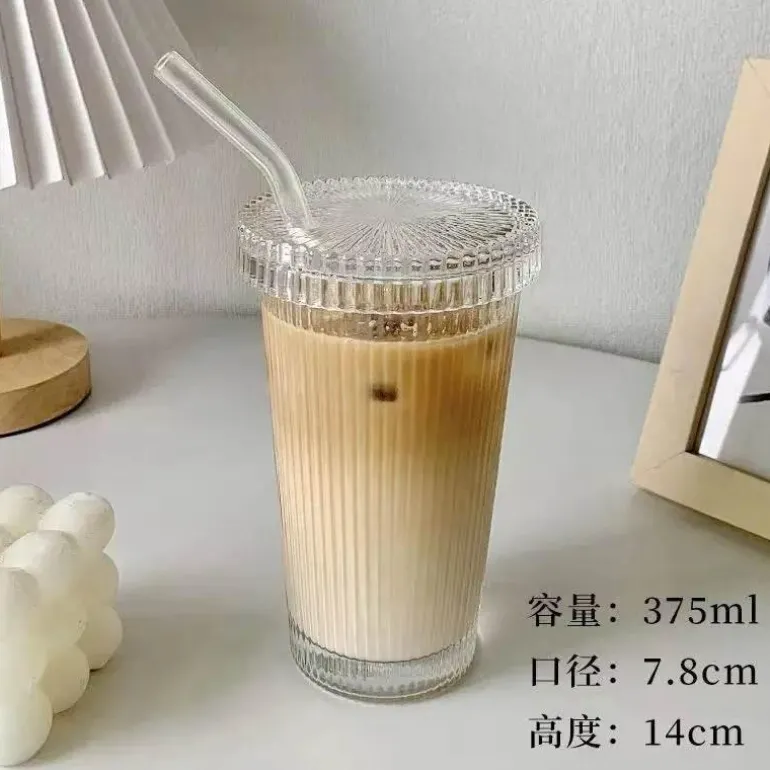 Glasbecher mit japanischem Streifenmuster und Strohhalm – ideal für Kaffee, Tee und Geschenke