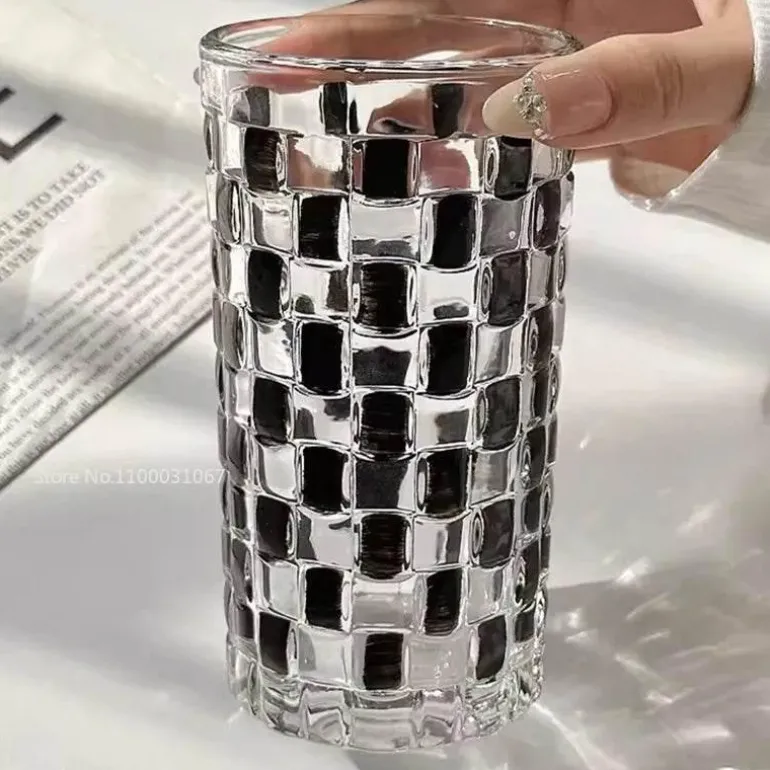 Glasbecher-Set mit Rattanrahmen – Elegantes Trinkgeschirr-Geschenkset