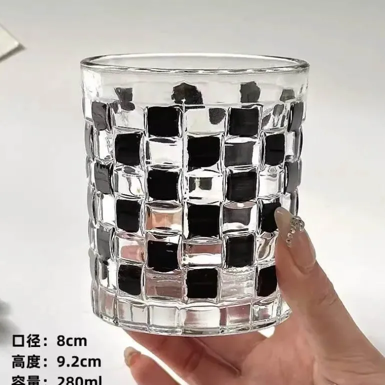 Glasbecher-Set mit Rattanrahmen – Elegantes Trinkgeschirr-Geschenkset