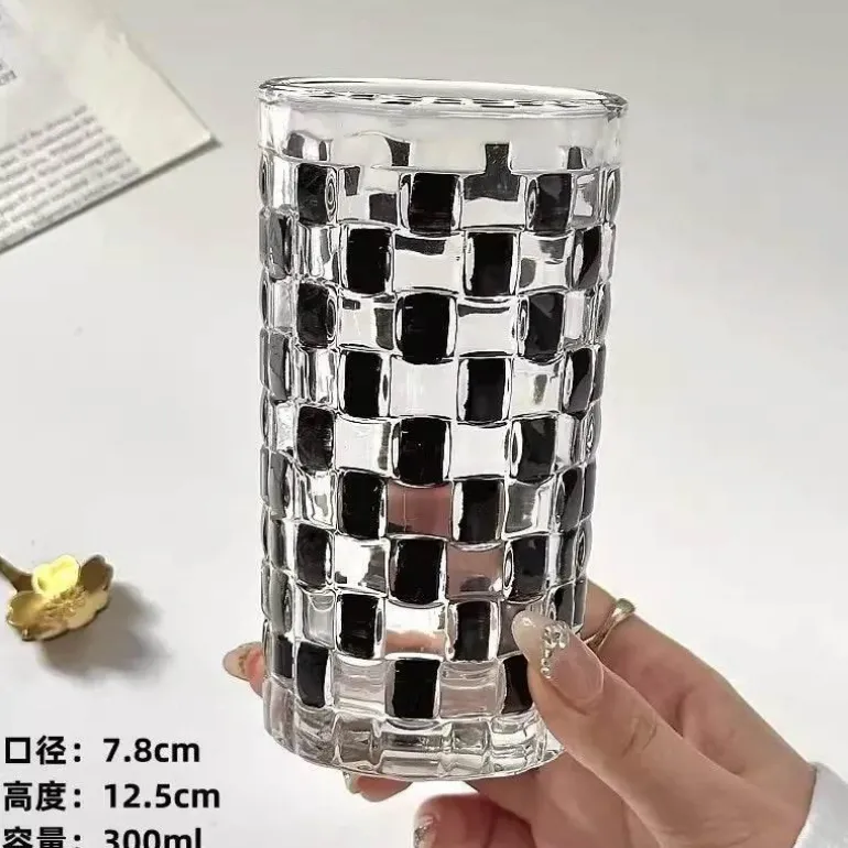 Glasbecher-Set mit Rattanrahmen – Elegantes Trinkgeschirr-Geschenkset