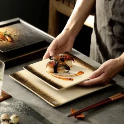 Glasierte Barbecue-Flügelplatte im japanischen Stil mit Messer – Bratblech für Flügel und Fisch