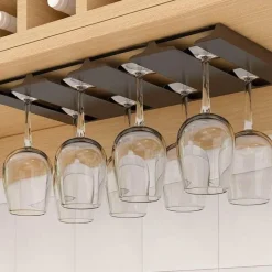 Glas-Organizer unter dem Schrank – Aufbewahrungslösung für die Küche