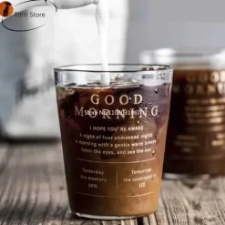 Glastasse mit goldener Beschriftung – ideal für Kaffee, Milch, Saft, Tee