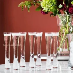 Glitzernde Champagnerflöten – klare Sektgläser für Hochzeiten und Partys