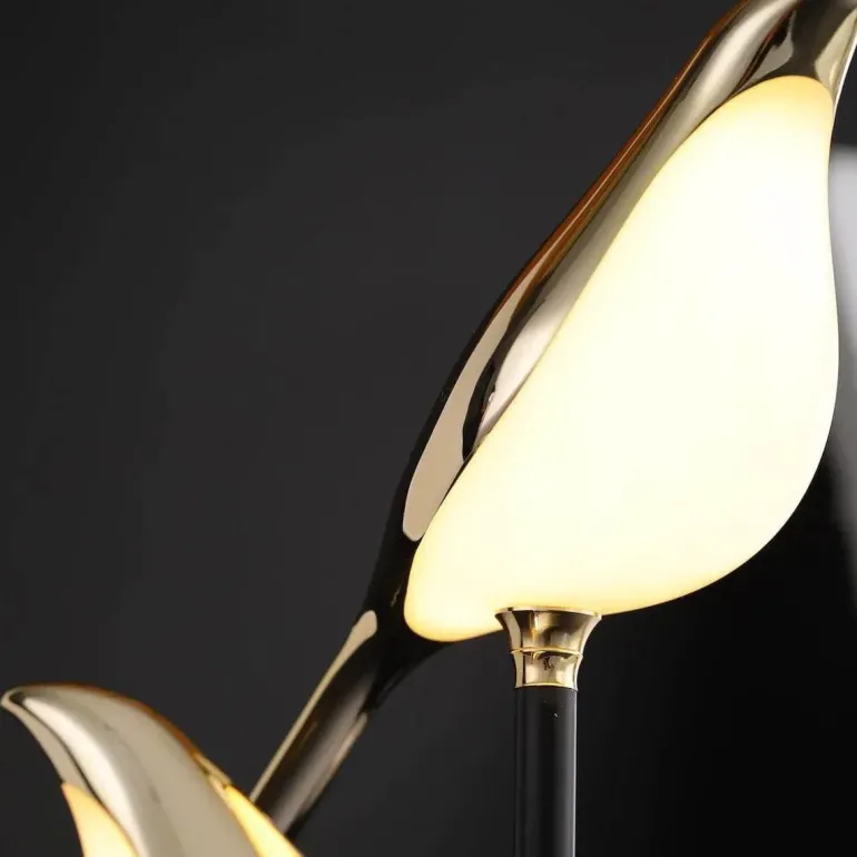 Golden Wagtail Figurine - Decorative Bird Sculpture Decor