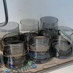 Grauer Glaskrug - Saft- und Teekrug mit großem Fassungsvermögen