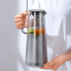 Grauer Glaskrug - Wasser- und Saftkrug mit großem Fassungsvermögen