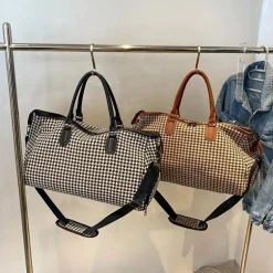 Große Sporttasche mit Hahnentrittmuster – Vielseitiges Reise- und Übernachtungsgepäck