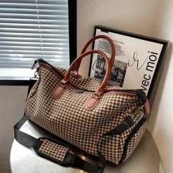 Große Sporttasche mit Hahnentrittmuster – Vielseitiges Reise- und Übernachtungsgepäck