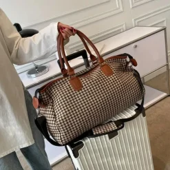 Große Sporttasche mit Hahnentrittmuster – Vielseitiges Reise- und Übernachtungsgepäck