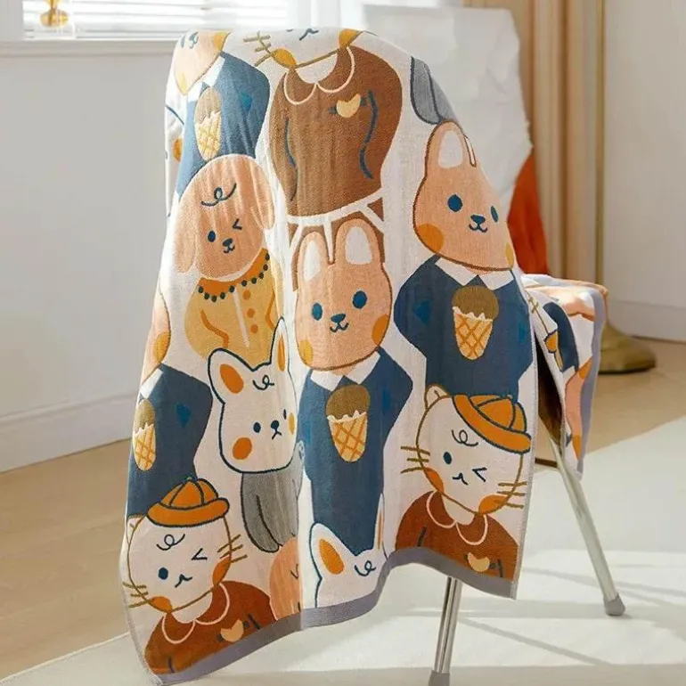 Großes Badetuch aus Baumwollgaze mit Cartoon-Motiv – 70 x 140 cm