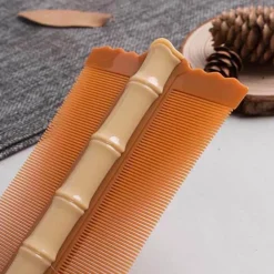 Haarkamm aus Sandelholz – natürlicher antistatischer Kamm mit schmalen, feinen Zähnen