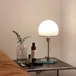 Halbkugelförmige Tischlampe aus Glas – stilvolle, moderne Akzentbeleuchtung für die Inneneinrichtung