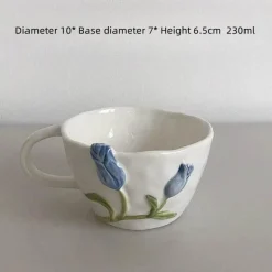 Handgefertigte Keramiktasse mit 3D-Prägung in Tulpenform – Tasse mit elegantem Blumendesign