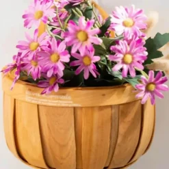 Handgefertigter Holzkorb - Kunsthandwerkerdekor im französischen Marktstil