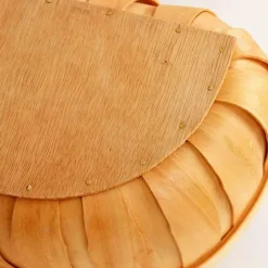 Handgefertigter Holzkorb - Kunsthandwerkerdekor im französischen Marktstil