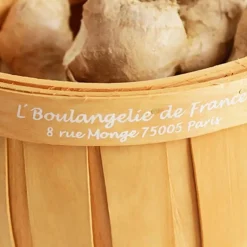 Handgefertigter Holzkorb - Kunsthandwerkerdekor im französischen Marktstil