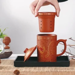 Handgemachte Yixing Teetasse mit Deckelsieb - Drachen Lila Ton Teetasse
