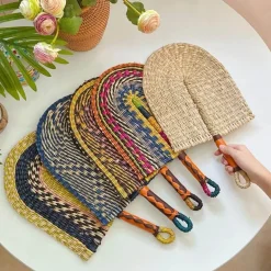 Handgewebte Binsenfächer-Wandkunst – Dekorativer Wohnakzent