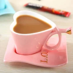 Herzförmige Kaffeetasse aus Keramik – süßes und stilvolles Trinkgeschirr