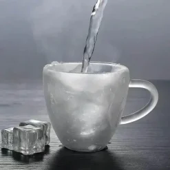 Herzförmiger doppelwandiger Glasbecher mit Henkel für Kaffee, Tee, Milch und Saft